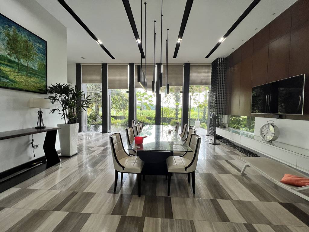 Unique garden villa for rent in Q Ciputra 7