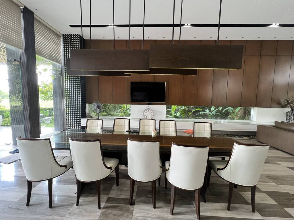 Unique garden villa for rent in Q Ciputra 8