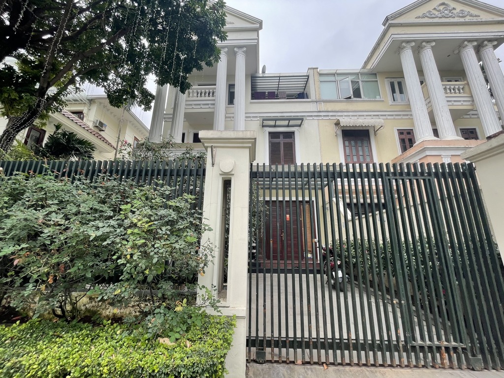 Vast villa to rent in D2 Ciputra - 324 sqm - 5500 USD 1