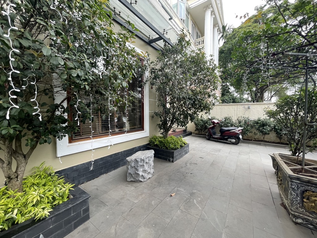 Vast villa to rent in D2 Ciputra - 324 sqm - 5500 USD 3