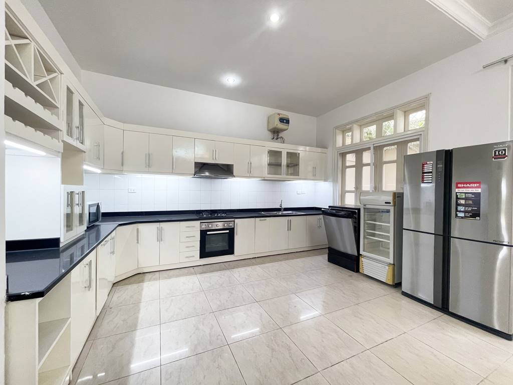 Well - located house for rent in D4 Ciputra - Opposite UNIS Hanoi 10