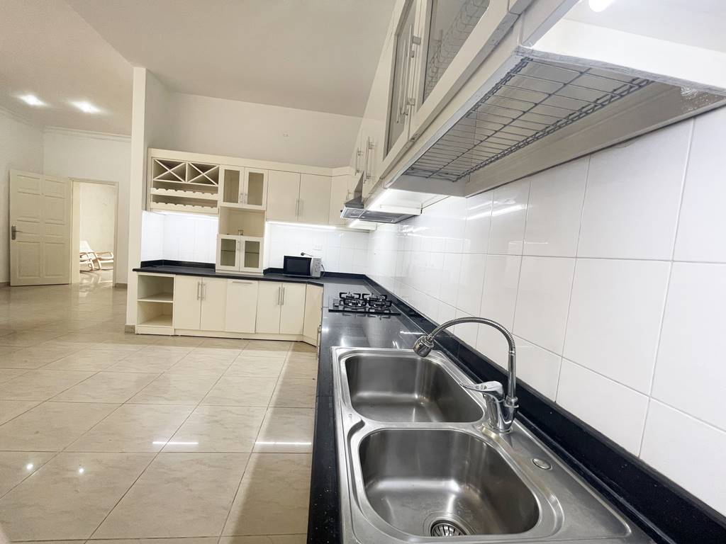 Well - located house for rent in D4 Ciputra - Opposite UNIS Hanoi 12