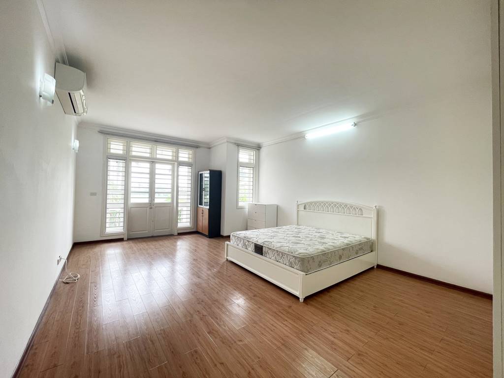 Well - located house for rent in D4 Ciputra - Opposite UNIS Hanoi 14