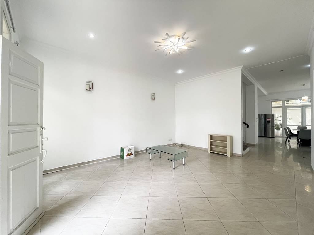 Well - located house for rent in D4 Ciputra - Opposite UNIS Hanoi 3