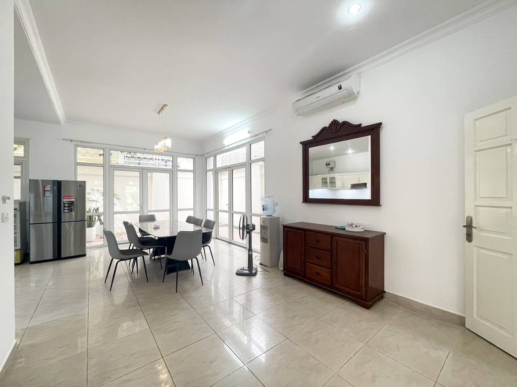 Well - located house for rent in D4 Ciputra - Opposite UNIS Hanoi 8