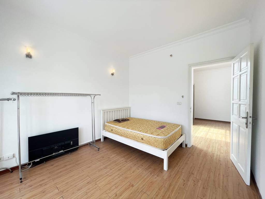 Well - located house for rent in D4 Ciputra - Opposite UNIS Hanoi 23