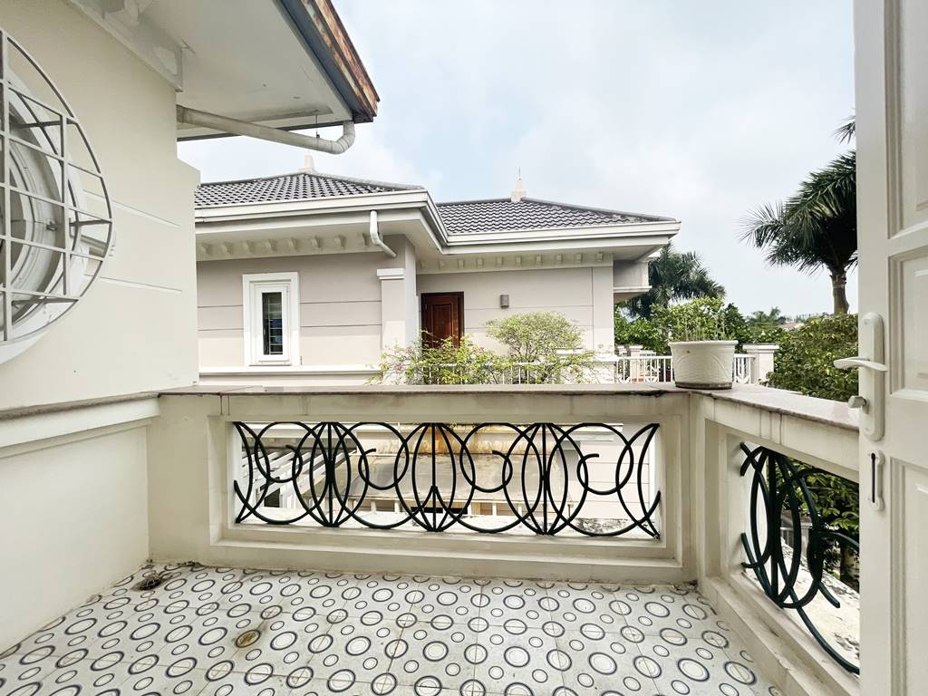 Well - located house for rent in D4 Ciputra - Opposite UNIS Hanoi 25