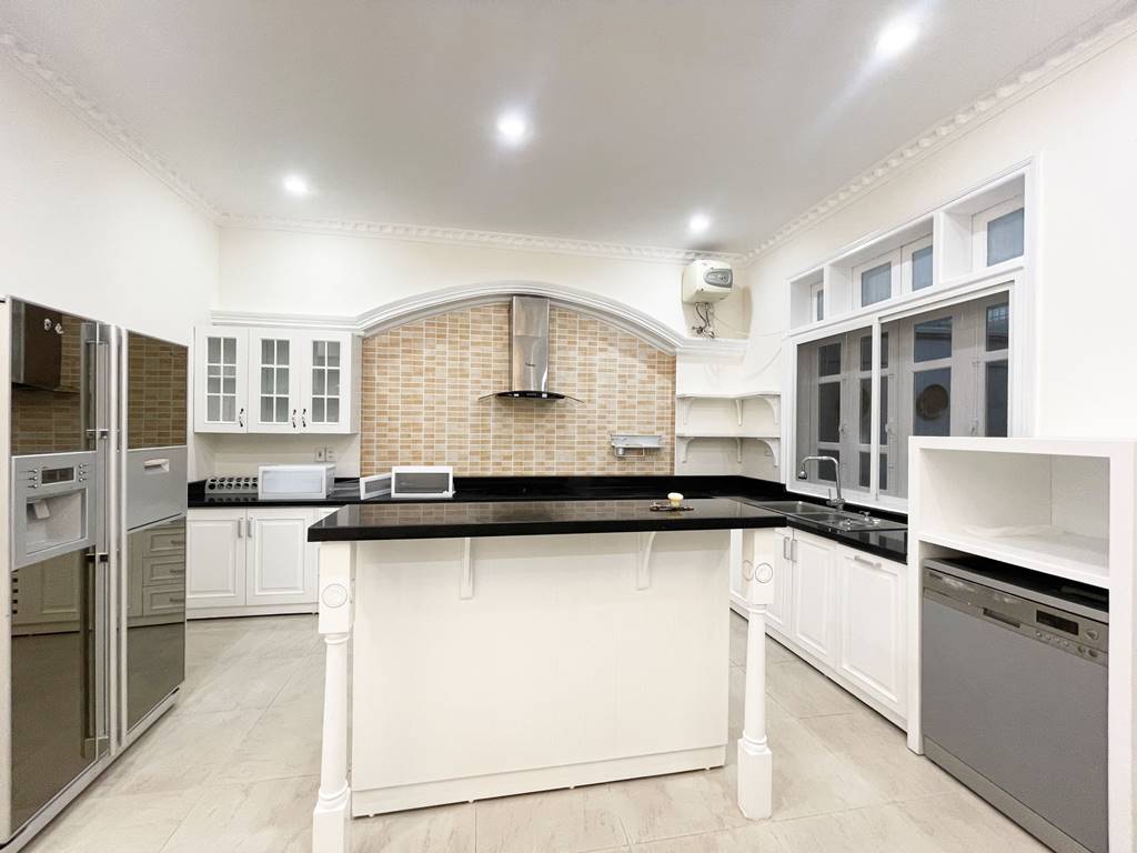 Well-renovated 4-bedroom villa for rent in Ciputra Hanoi 10