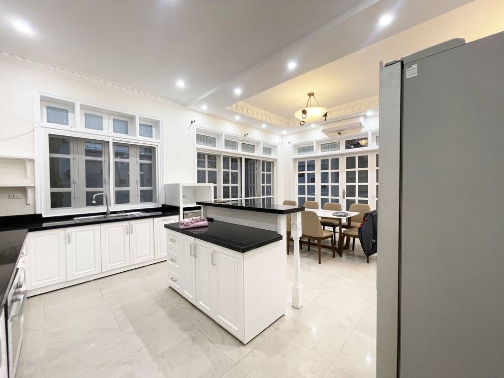 Well-renovated 4-bedroom villa for rent in Ciputra Hanoi 11