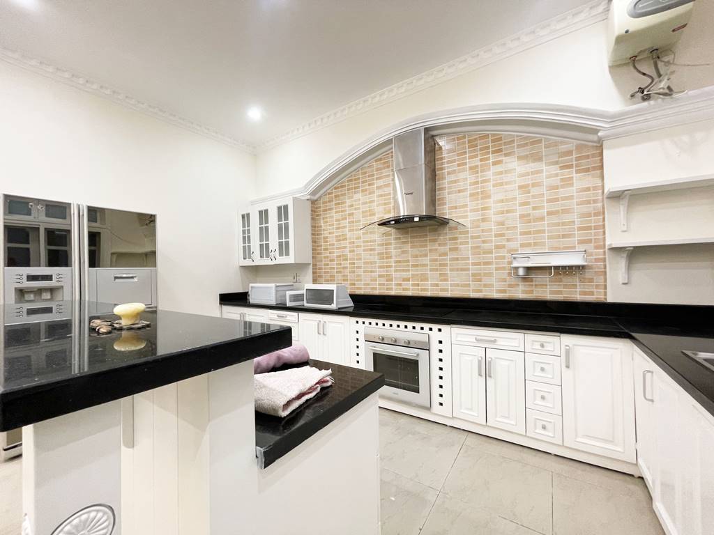 Well-renovated 4-bedroom villa for rent in Ciputra Hanoi 12