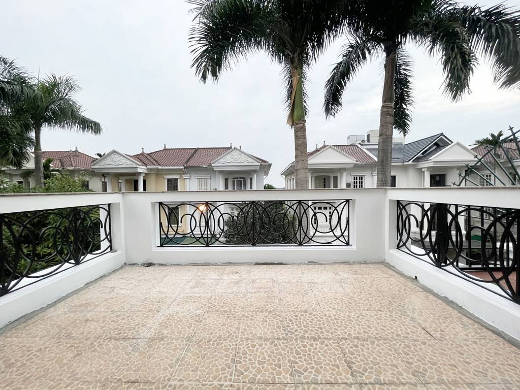 Well-renovated 4-bedroom villa for rent in Ciputra Hanoi 26