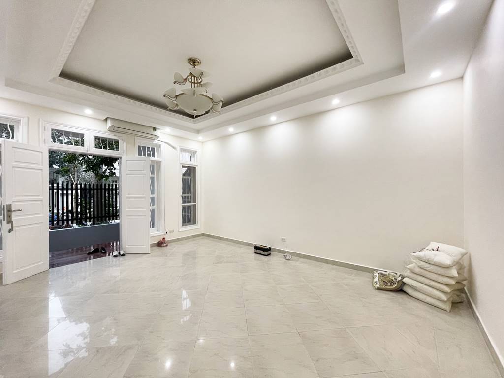 Well-renovated 4-bedroom villa for rent in Ciputra Hanoi 5