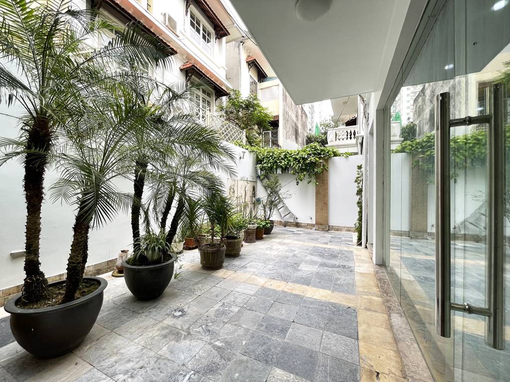 Wonderful garden house for rent in C block, Ciputra Hanoi 4